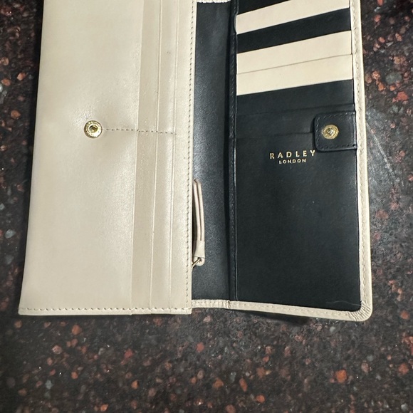 Wallet - Picture 3 of 6